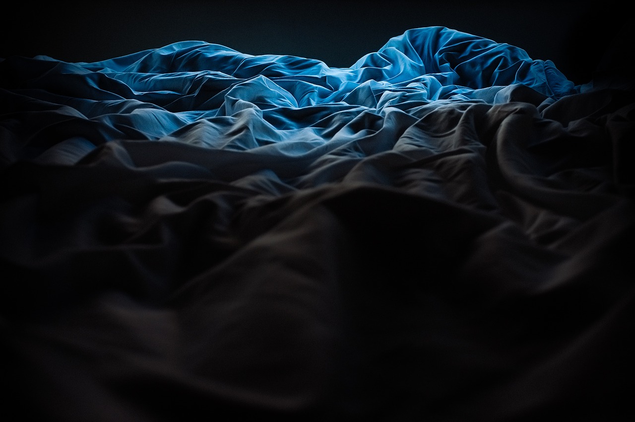 bed with rumpled sheets