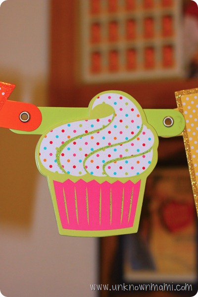 Cupcake-banner-decoration-unknownmami