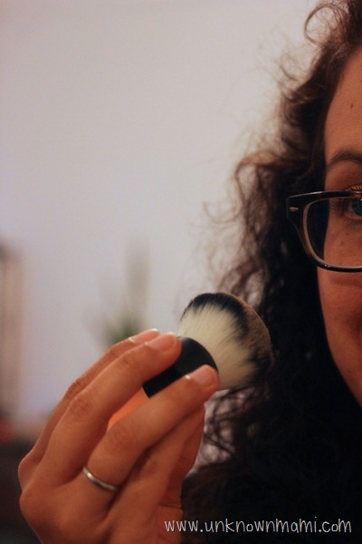 Using-Kabuki-face-brush Using-Kabuki-face-brush