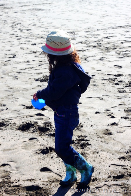 Little-girl-on-Ocean-Beach