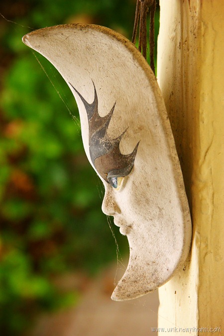 Hanging mask