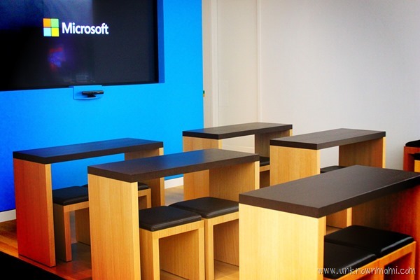 Microsoft_Store_theater_space-unknownmami