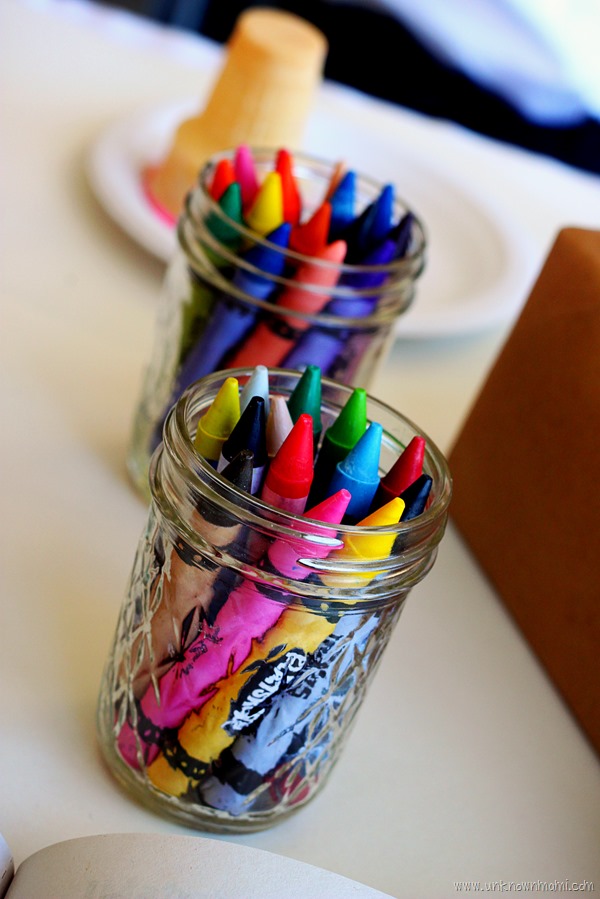Crayons_in_glass_jar_on_table-unknownmami