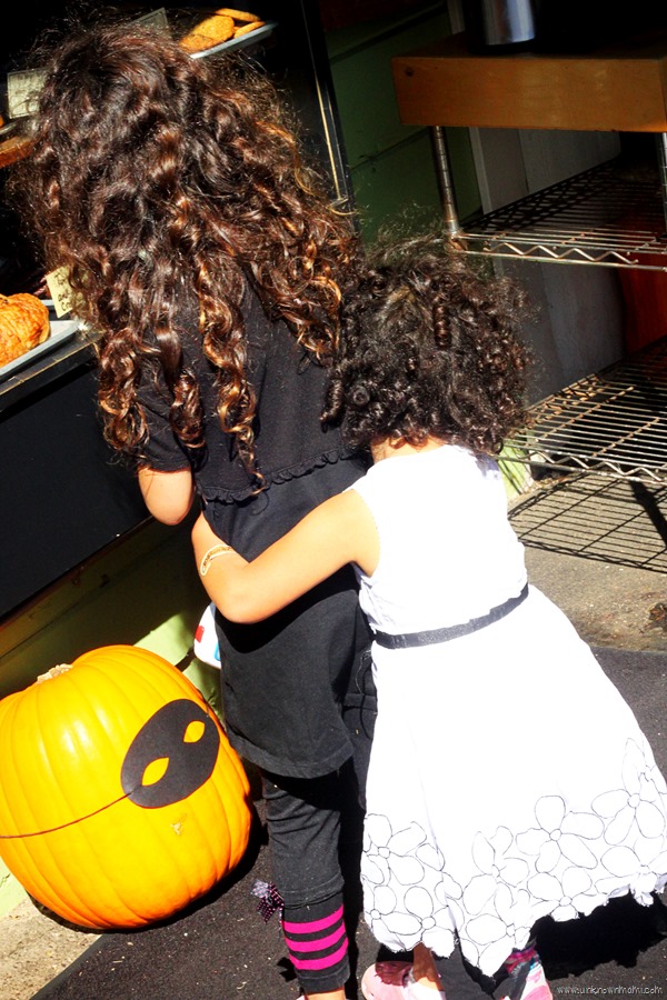 two_girls_and_a_pumpkin-unknownmami