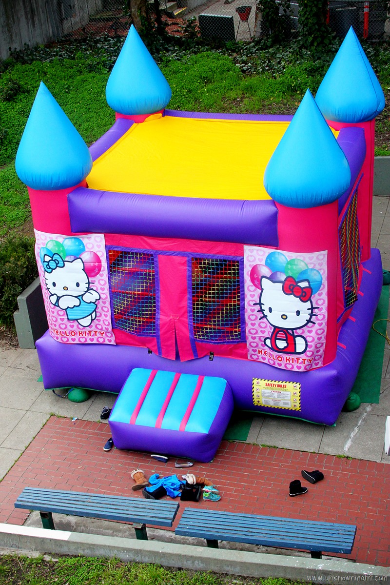 Hello Kitty jumpy house