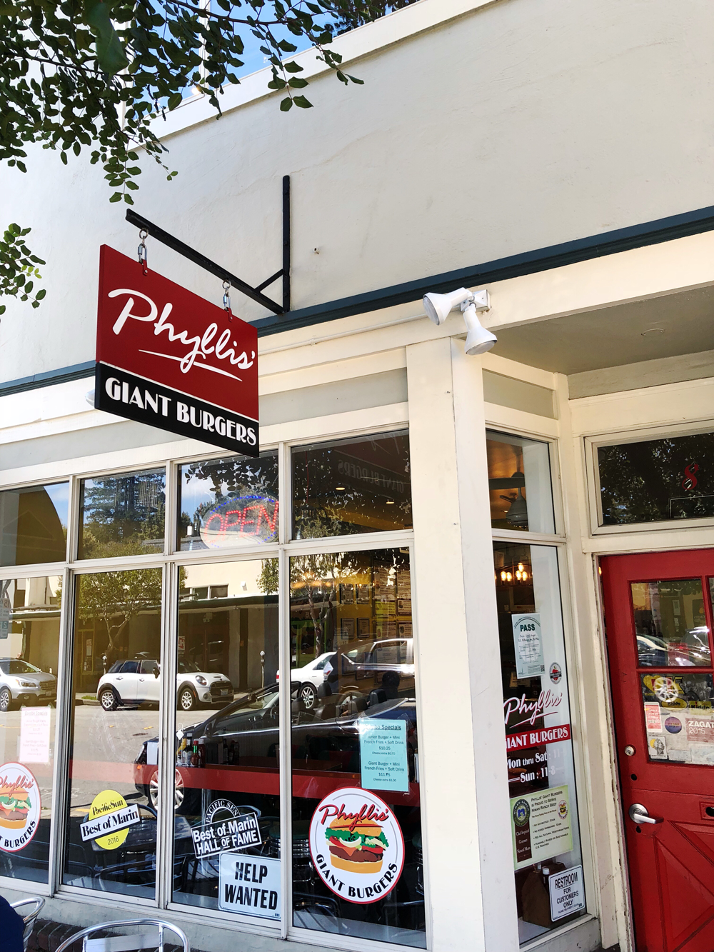 Phyllis' Giant Burgers